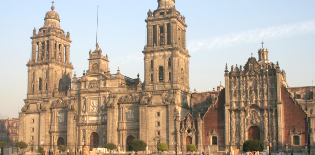 Thumbnail image of La Catedral Metropolitana de la Ciudad de México Testigo de la Historia y Fe Mexicana in Expansive
